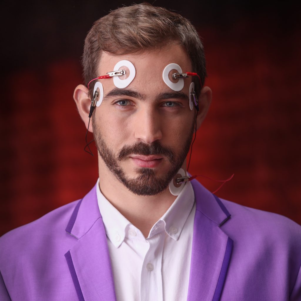 אמן חושים